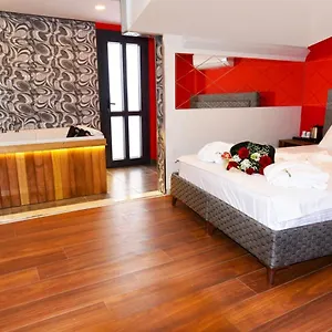 https://renk-otel-karyaka.hotelsofizmir.com